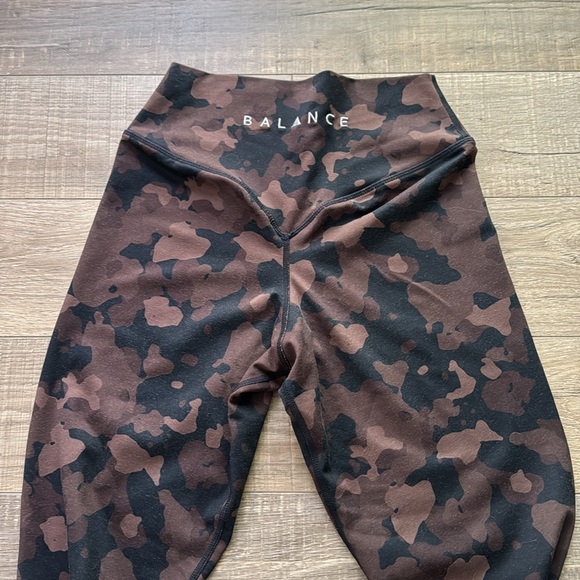 Vitality Camo Leggings - Picture 3 of 3